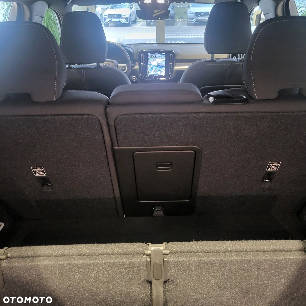 Volvo XC 40 B3 Plus Dark - 25