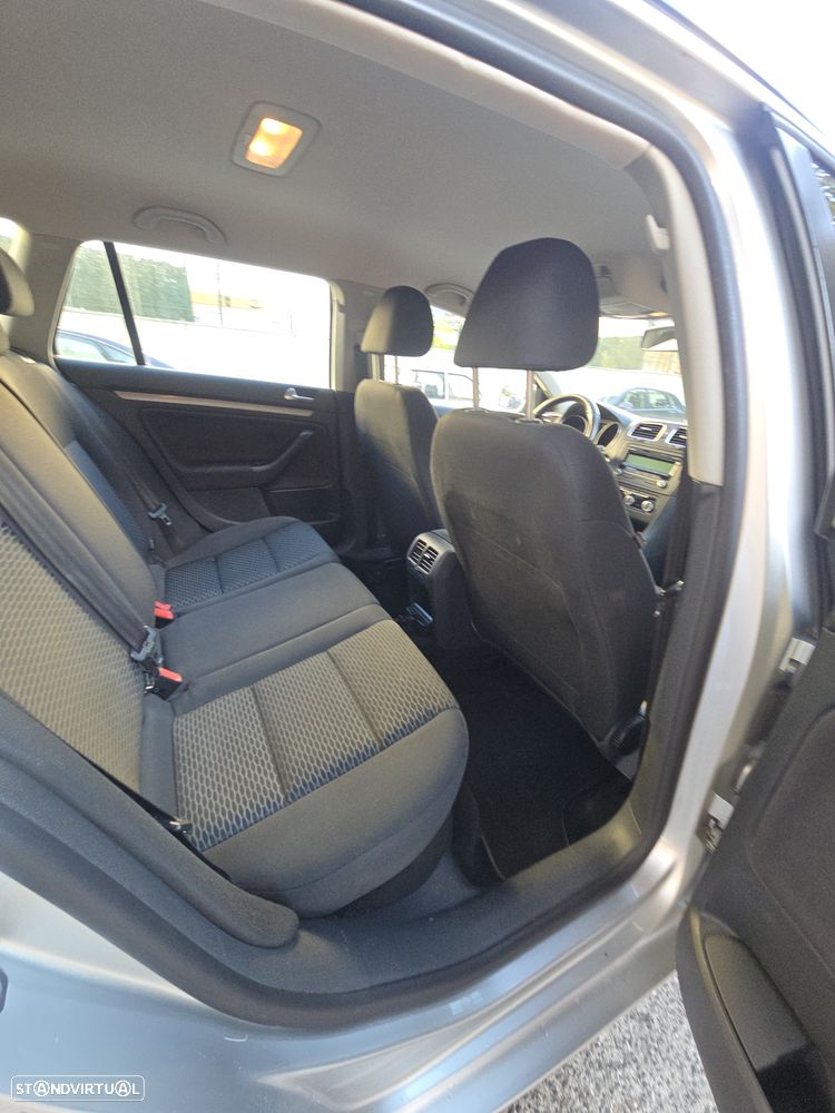 VW Golf Variant 1.6 TDi Confortline - 29