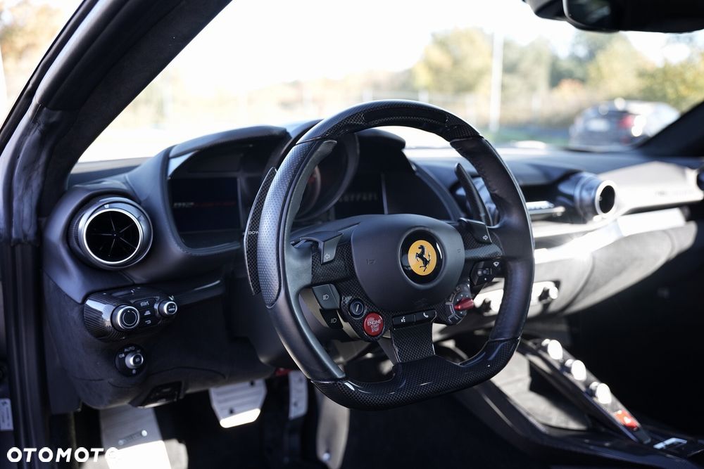 Ferrari 812 Superfast - 23