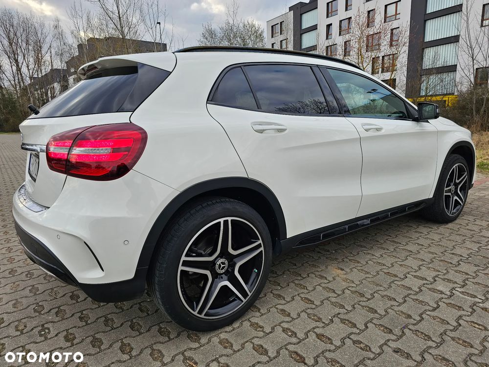 Mercedes-Benz GLA 200 7G-DCT AMG Line - 13