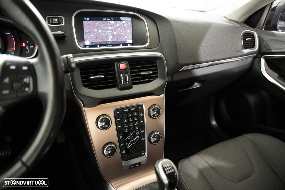 Volvo V40 Cross Country 2.0 D2 Momentum - 17