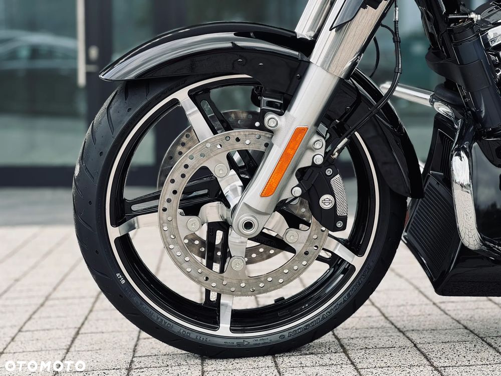 Harley-Davidson Touring Street Glide - 19