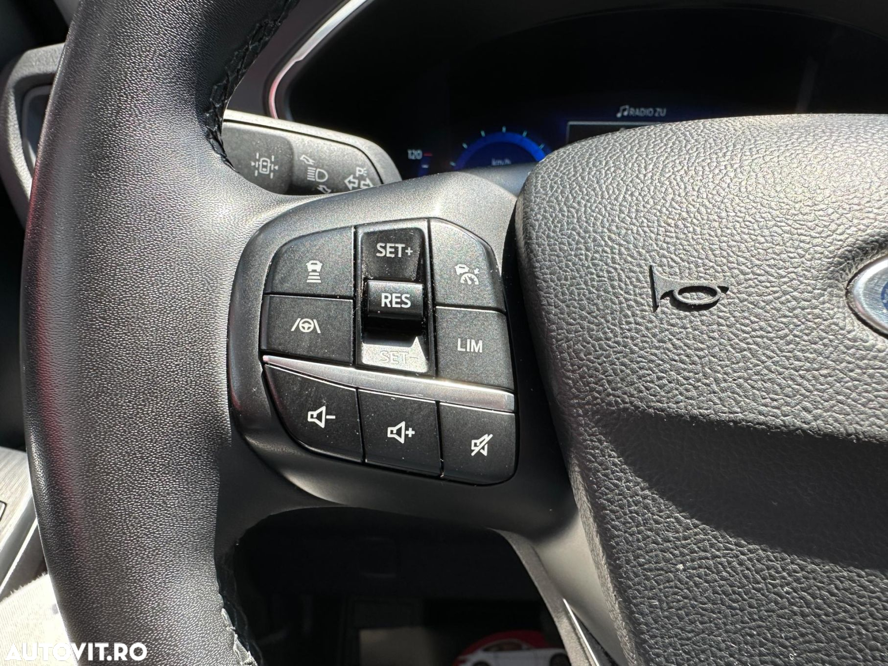 Ford Kuga - 23