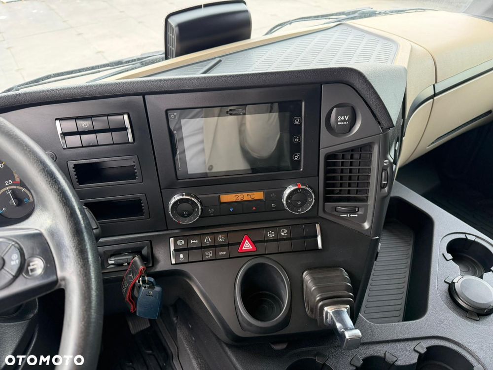 Mercedes-Benz Actros - 12