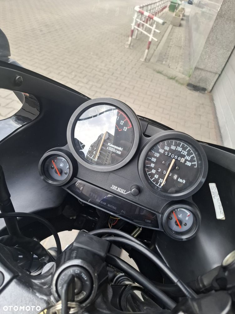 Kawasaki GPZ - 8