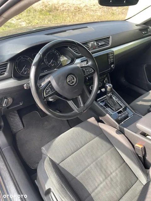 Skoda Superb Combi 2.0 TDI DSG Ambition - 13