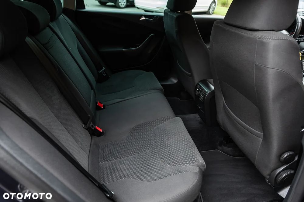 Volkswagen Passat 2.0 FSI Individual - 24