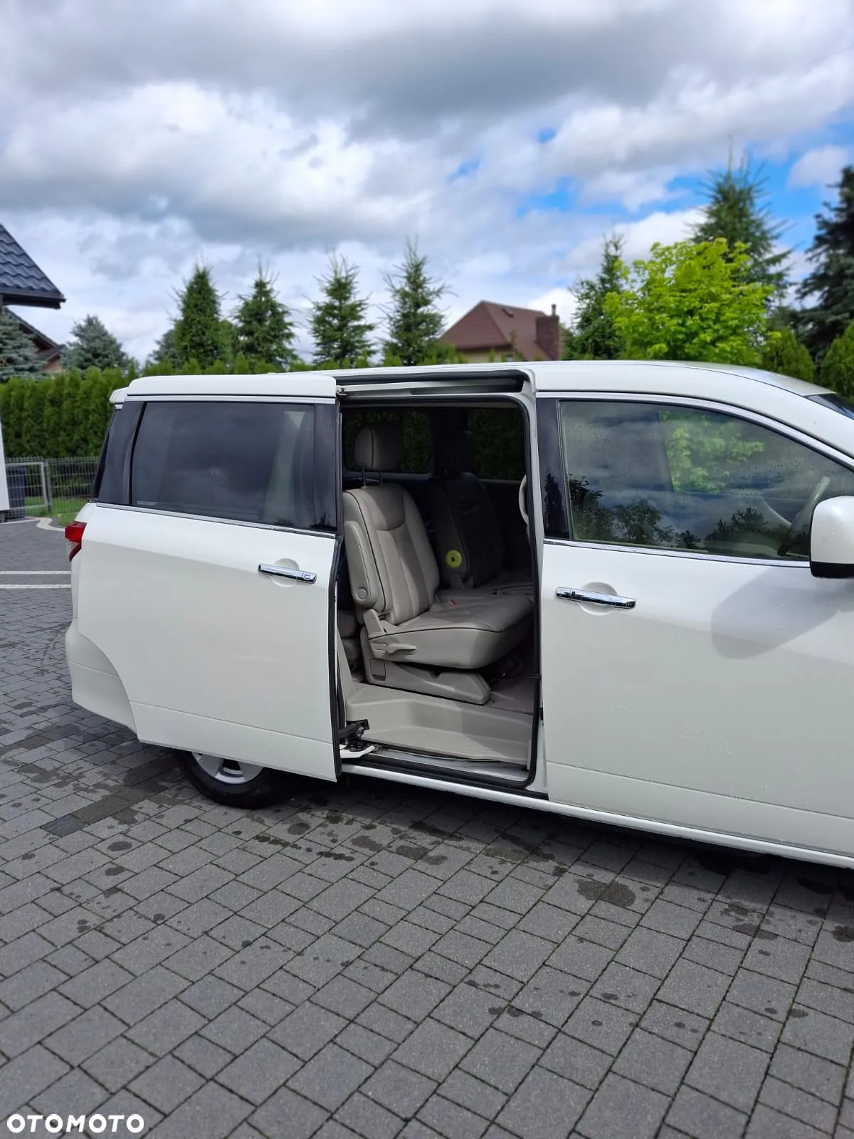 Nissan Quest - 3