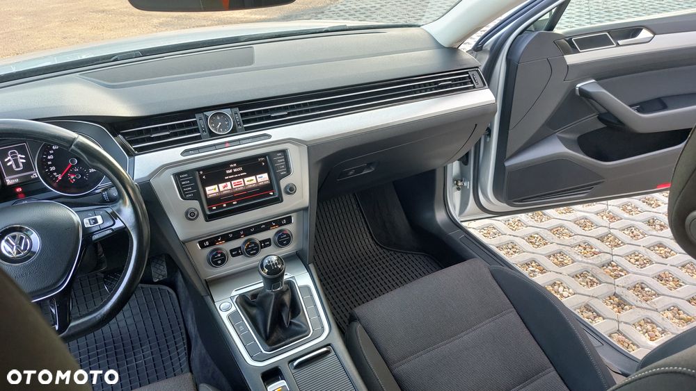 Volkswagen Passat - 19