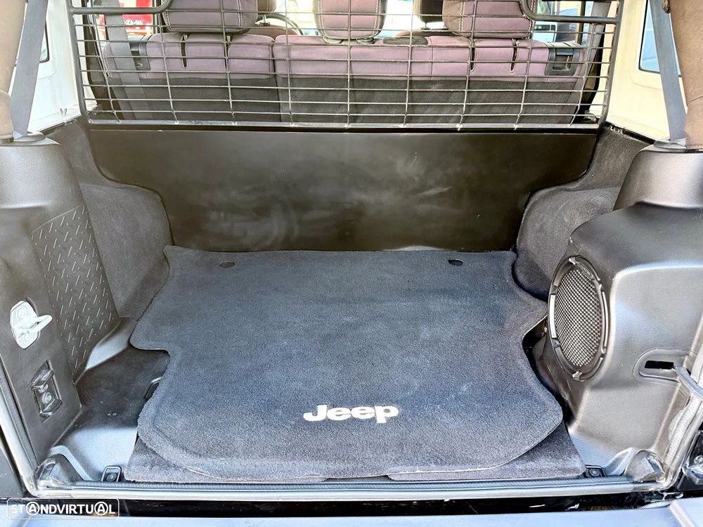 Jeep Wrangler Unlimited 2.8 CRD ATX Sahara Adventure Edition - 26