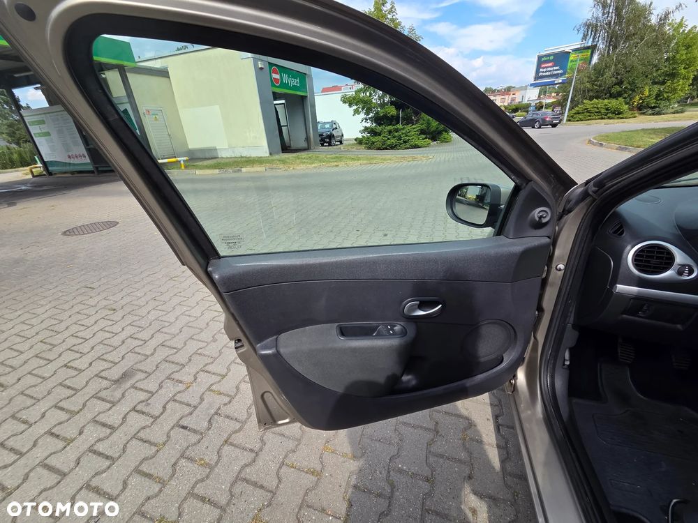 Renault Clio 1.2 16V Expression - 10