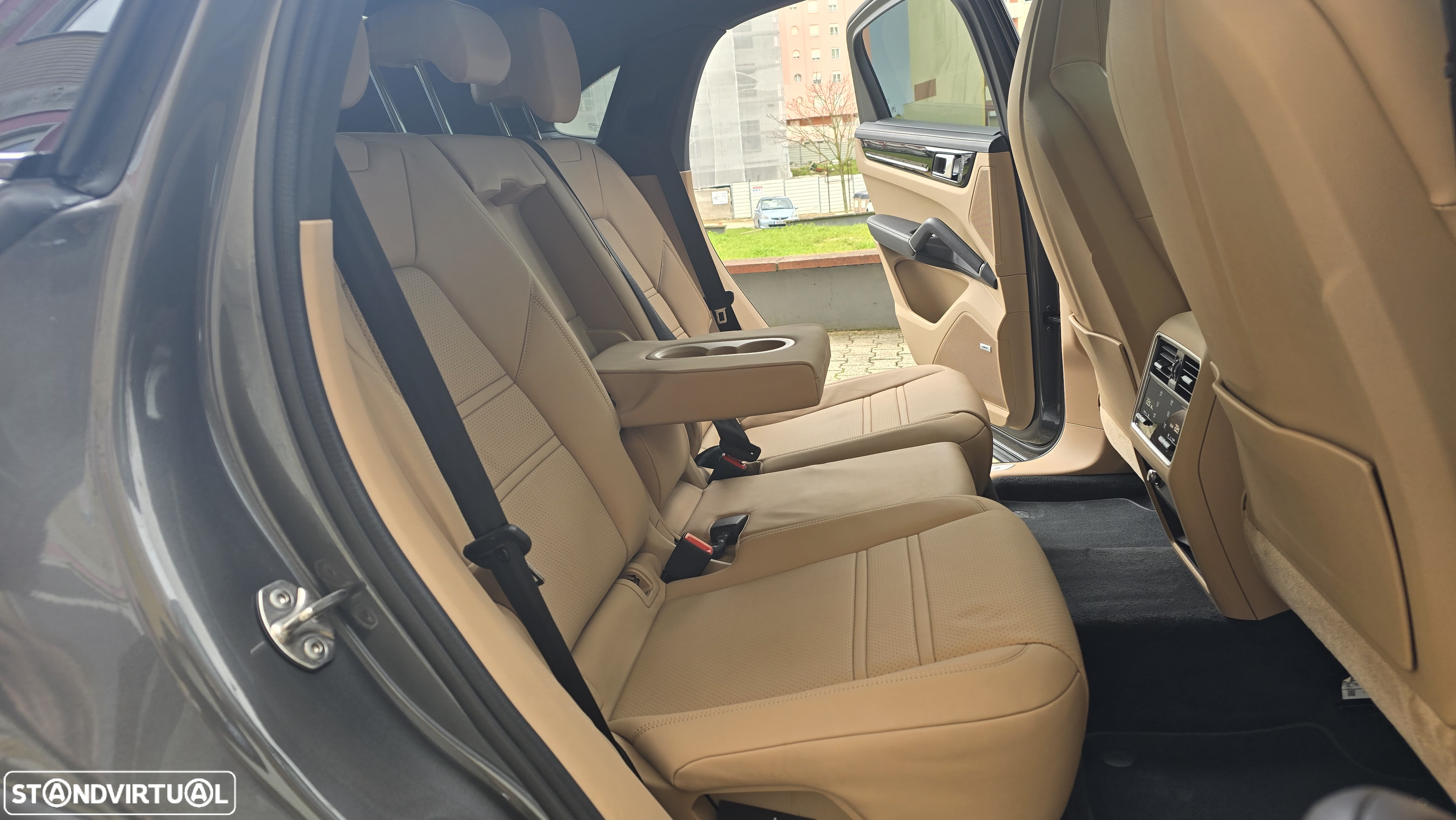 Porsche Cayenne Coupé E-Hybrid - 23