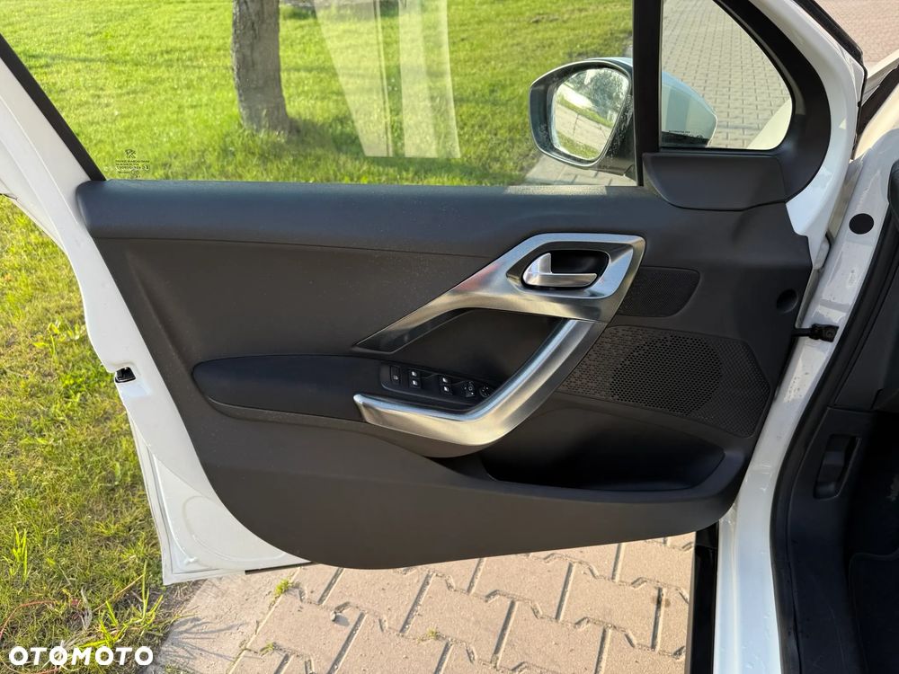 Peugeot 2008 PureTech 130 Allure - 11