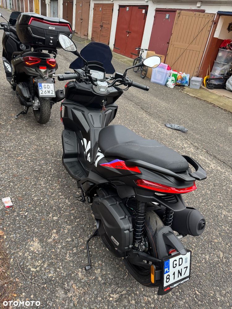 Aprilia SR - 8