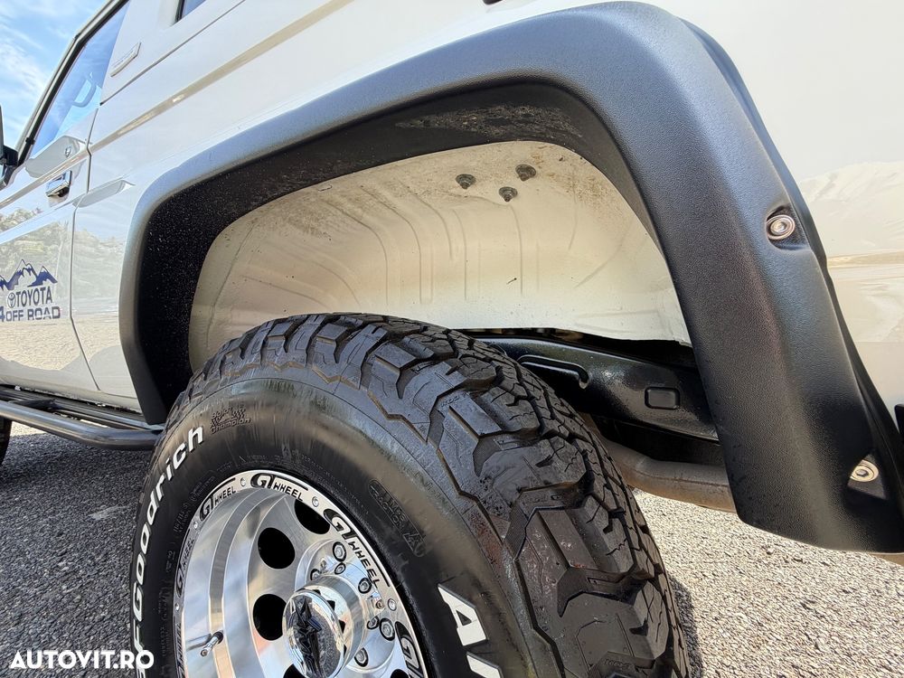 Toyota Land Cruiser - 12