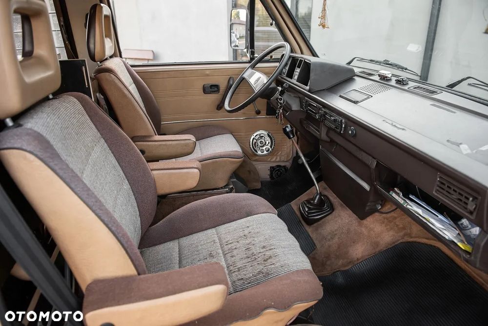 Volkswagen Multivan - 13