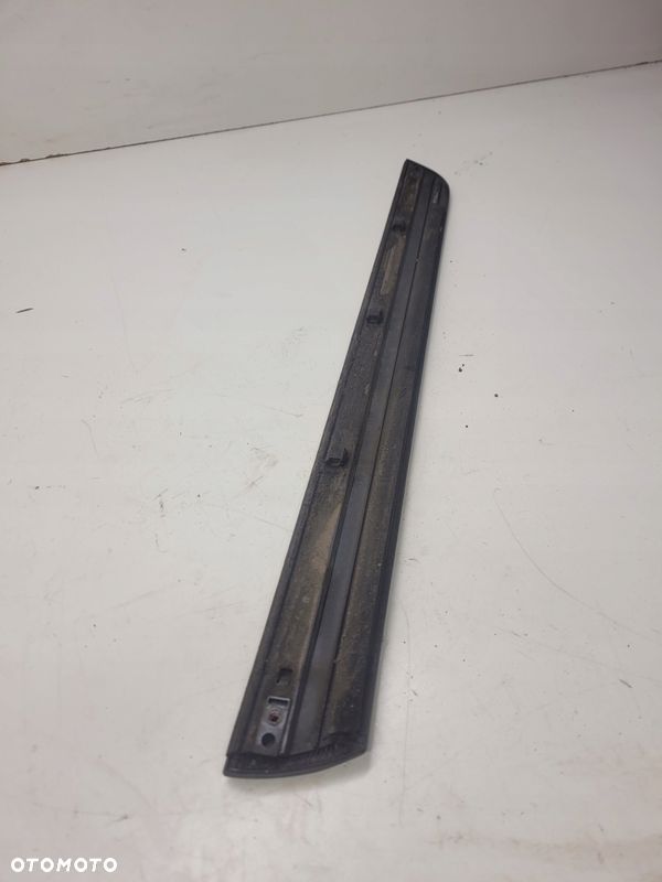 LISTWA DRZWI PRAWY TYŁ AUDI A3 8P LIFT 5D LY9B - 5