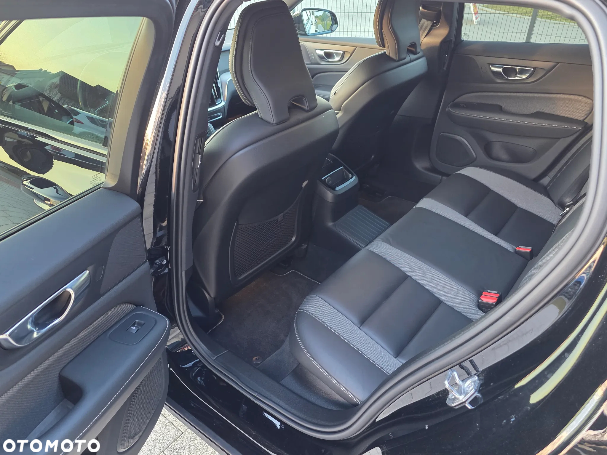 Volvo V60 T6 AWD Recharge Geartronic RDesign - 12