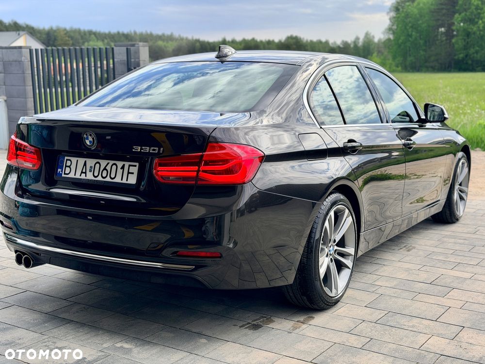 BMW Seria 3 330i Luxury Line - 10