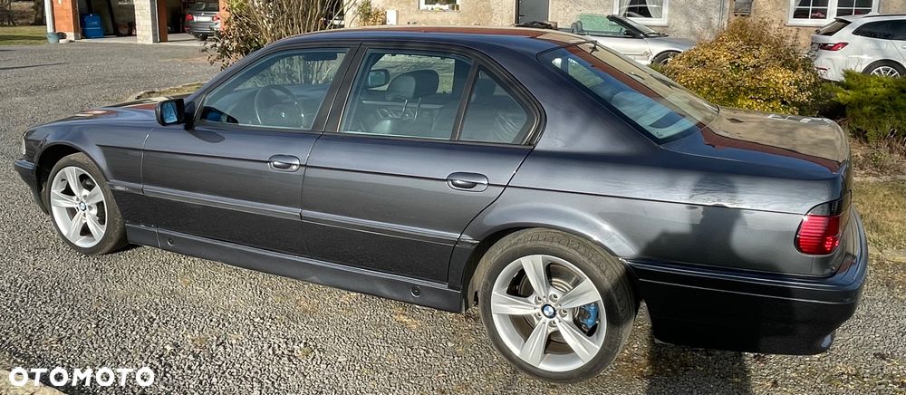 BMW Seria 7 740i - 5
