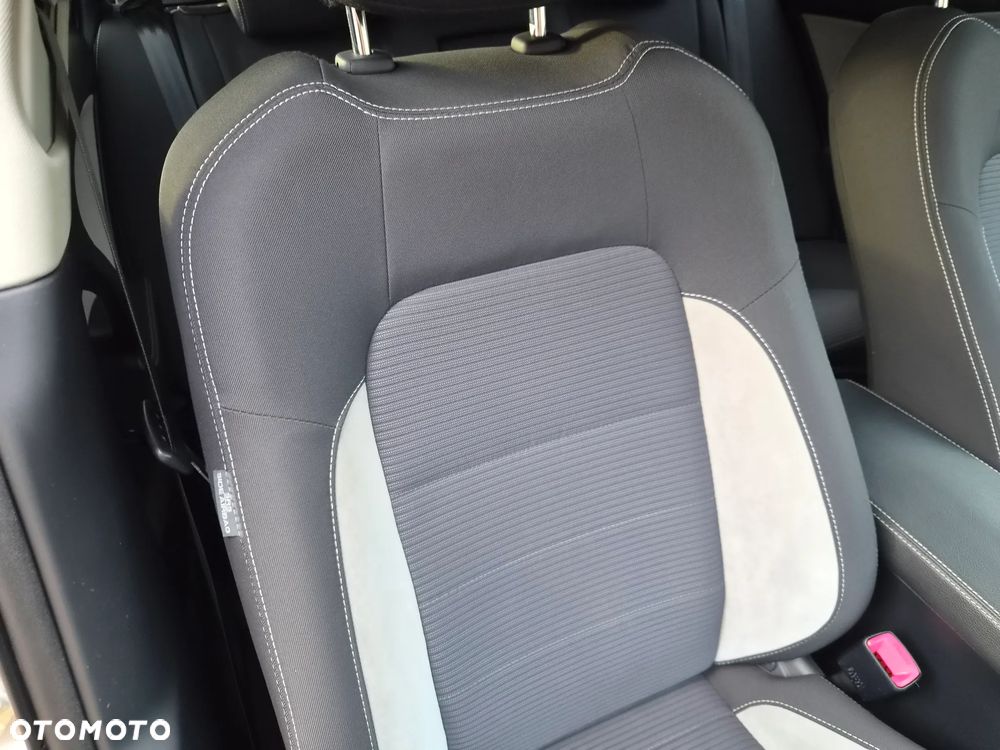 Toyota Avensis 1.8 Sol plus NAVI - 32