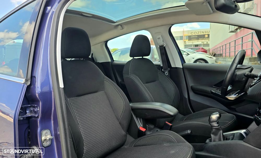Peugeot 208 PureTech 82 Allure - 23