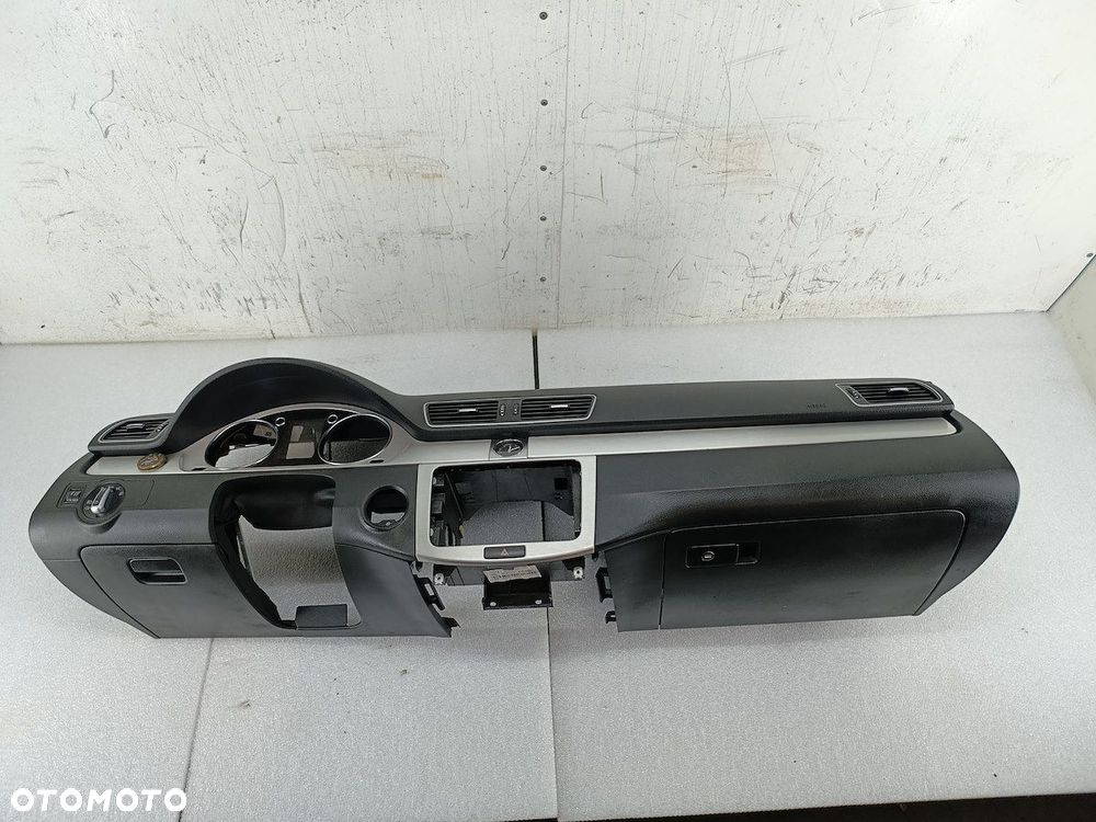 DESKA ROZDZIELCZA, KONSOLA VW PASSAT B7 - 1