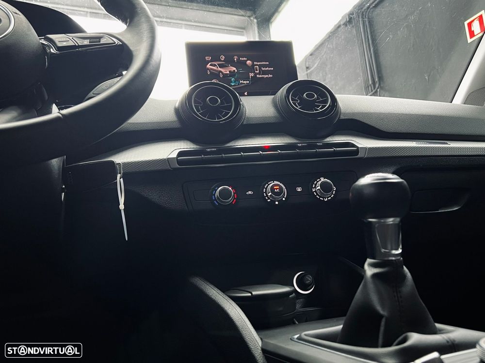 Audi Q2 1.6 TDI Design - 17
