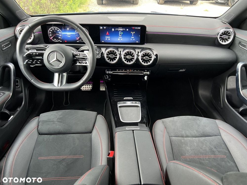 Mercedes-Benz CLA - 12