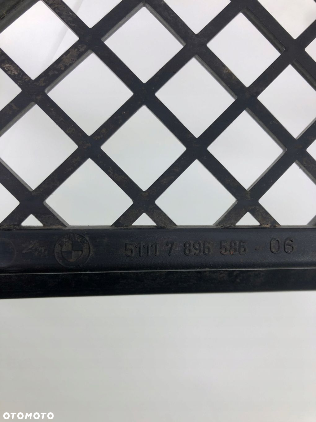 BMW E60 E61 KRATKA ZDERZAKA PRZÓD ŚRODKOWA M-PAKIET 7896586 - 9