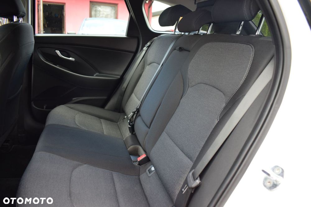 Hyundai i30 1.5 T-GDI 48V-Hybrid DCT Prime - 12