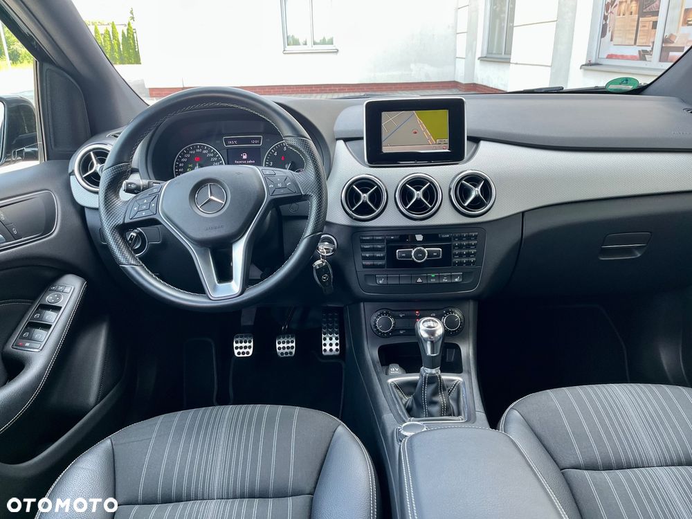 Mercedes-Benz Klasa B 180 Edition - 21