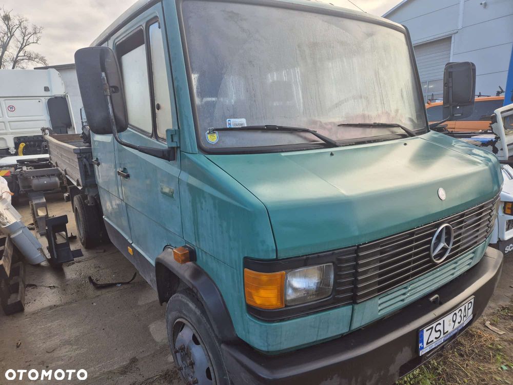 Mercedes-Benz 811D *33126*