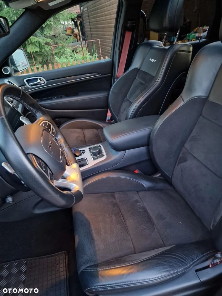 Jeep Grand Cherokee - 12
