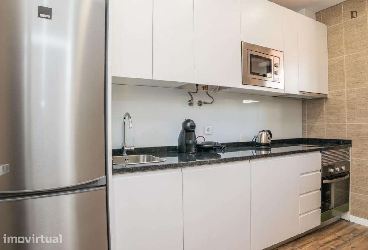 Apartamento com 2 quartos - localizado em Faro - Grande imagem: 2/12