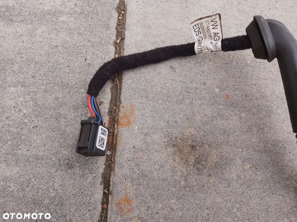 TOURAN 5T SIŁOWNIK ELEKTRYCZNY KLAPY 5TA827851A - 4