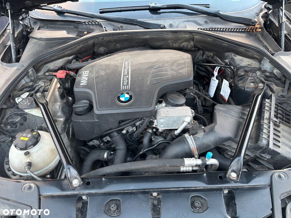 BMW Seria 5 528i xDrive - 34