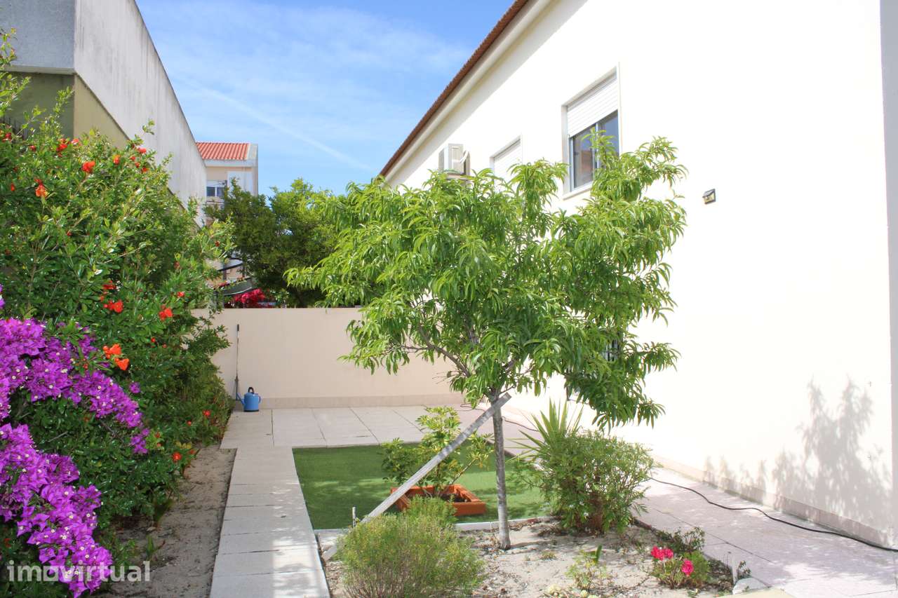 Moradia T3 com jardim e garagem em Sesimbra - Grande imagem: 4/5