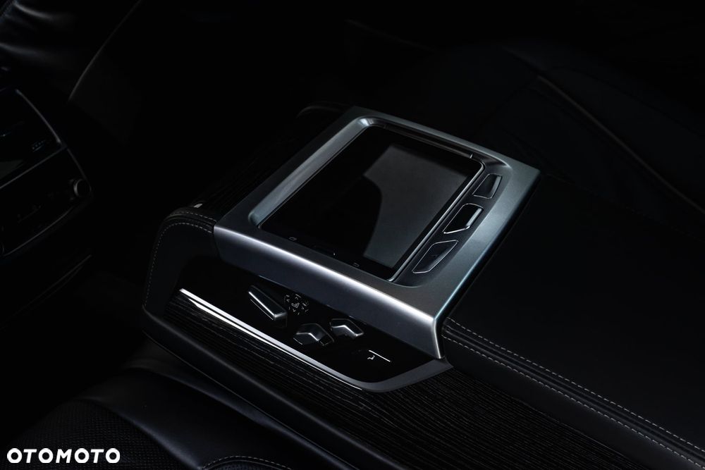 BMW Seria 7 - 17