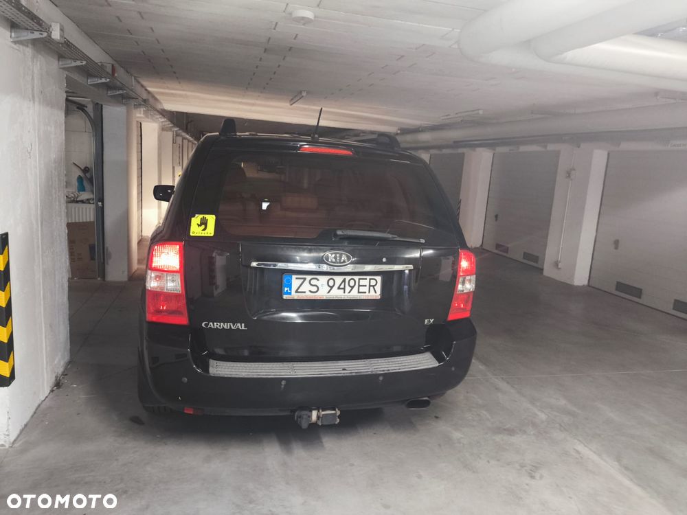 Kia Carnival - 17