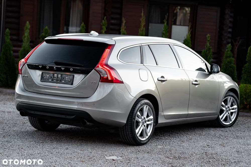 Volvo V60 T5 Momentum - 13