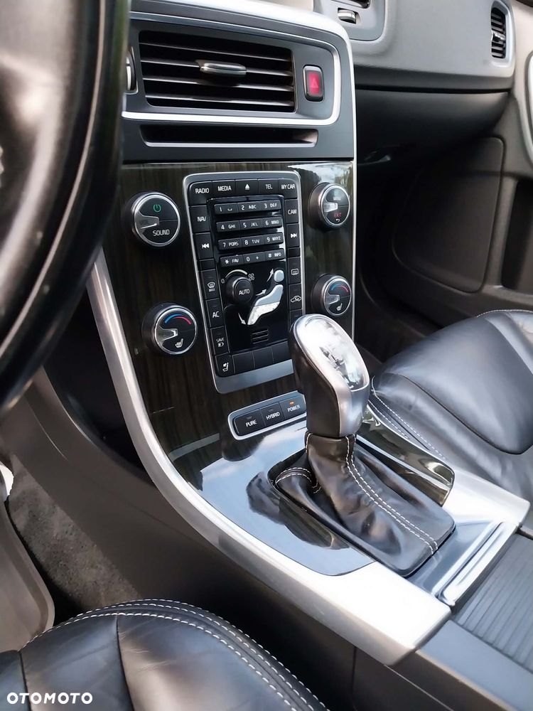 Volvo V60 D5 AWD R-Design Summum - 33