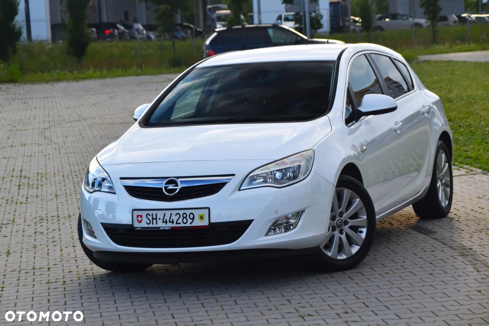 Opel Astra 1.6 Turbo White Edition - 26