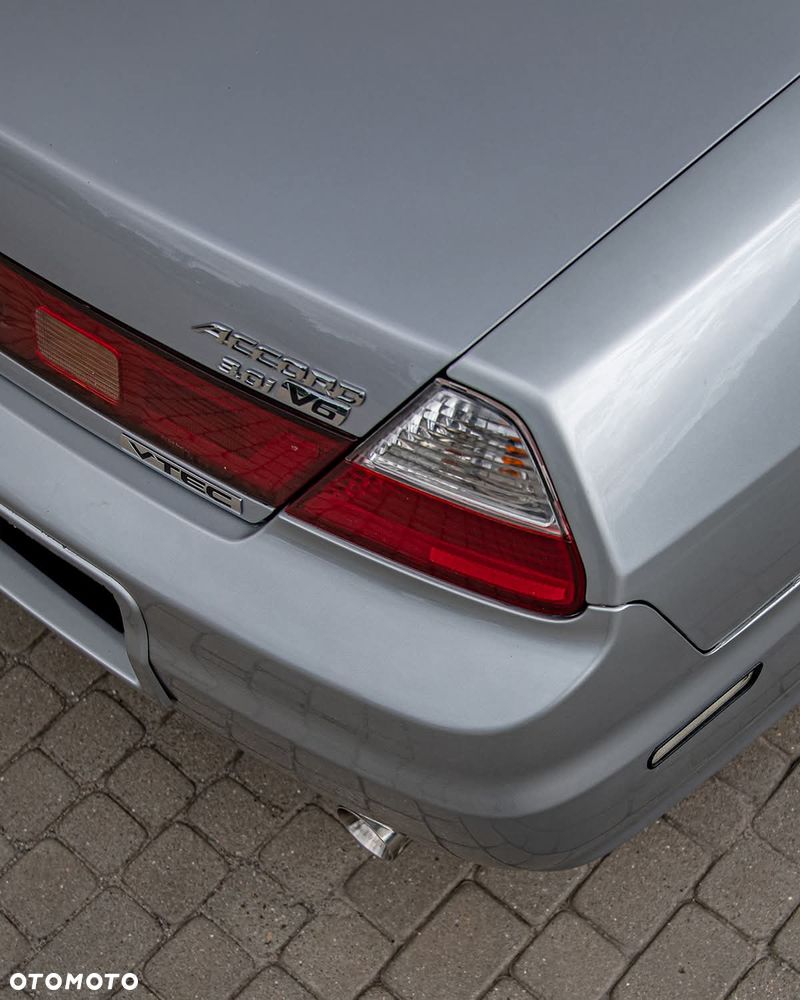 Honda Accord 3.0i ES - 7