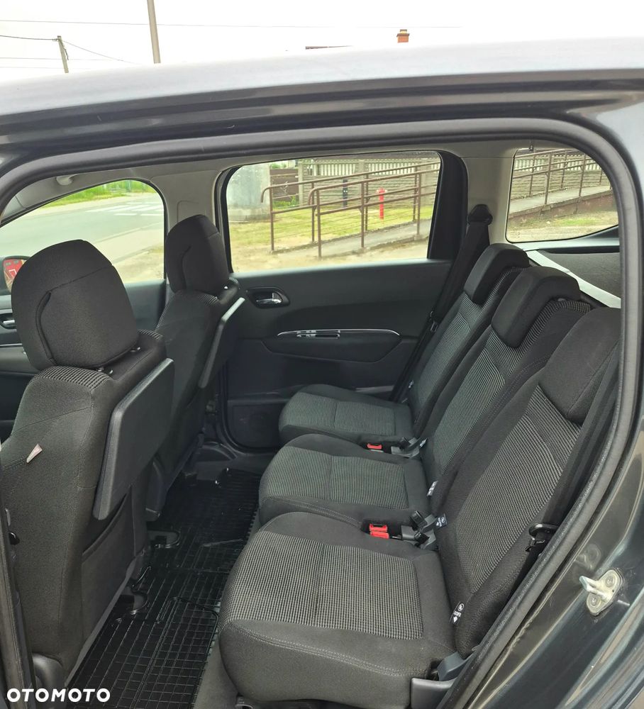 Peugeot 5008 - 21