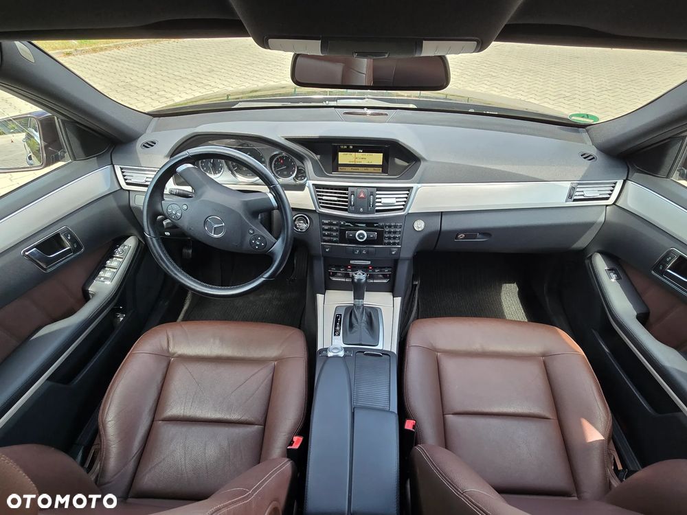 Mercedes-Benz Klasa E 250 CGI BlueEFFICIENCY 7G-TRONIC Avantgarde - 27