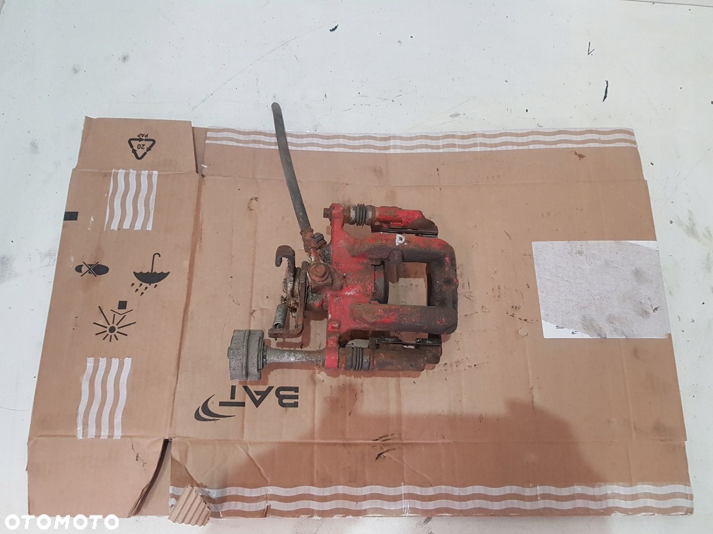 ZACISK HAMULCOWY PRAWY TYŁ OPEL ASTRA J EUR - 1