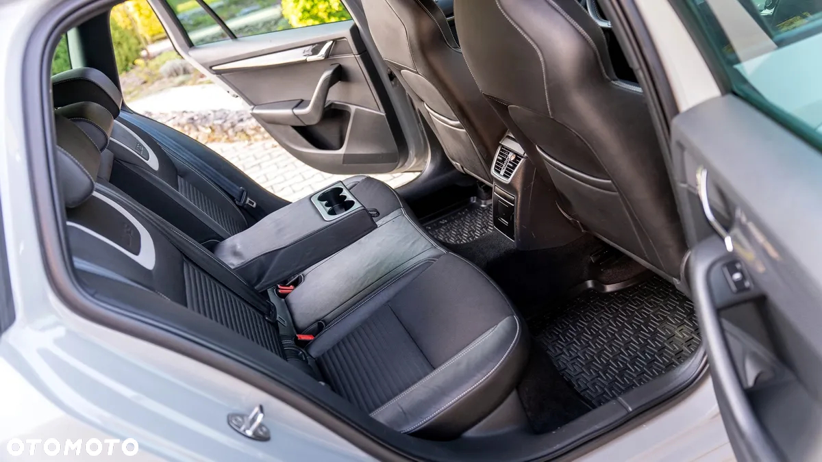 Skoda Octavia 2.0 TDI RS DSG - 30