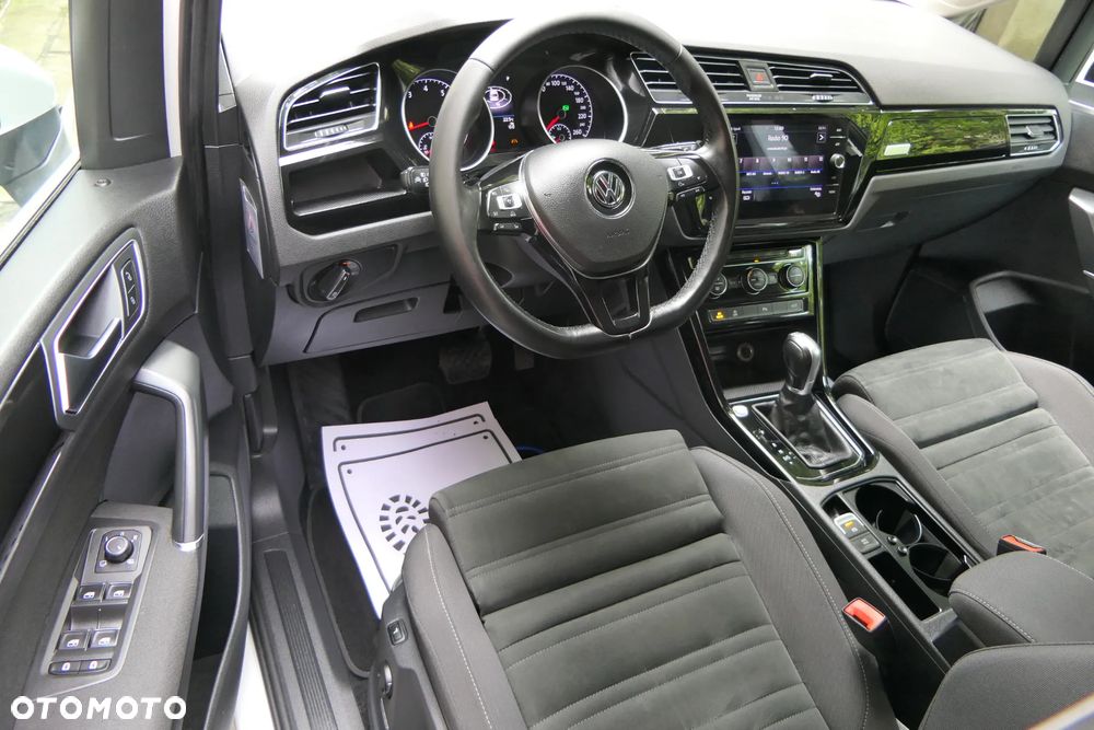 Volkswagen Touran - 14