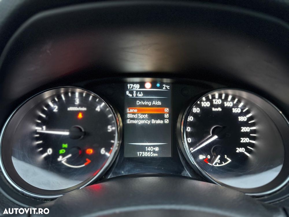 Nissan Qashqai 1.6 DCI TEKNA - 8